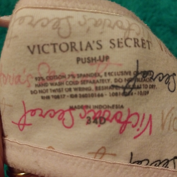 Victoria Secret Push up Bra 34D - Picture 5 of 5